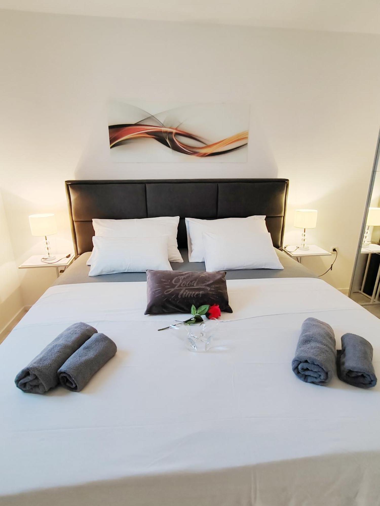Apartment Toni With Private Parking Zadar Buitenkant foto
