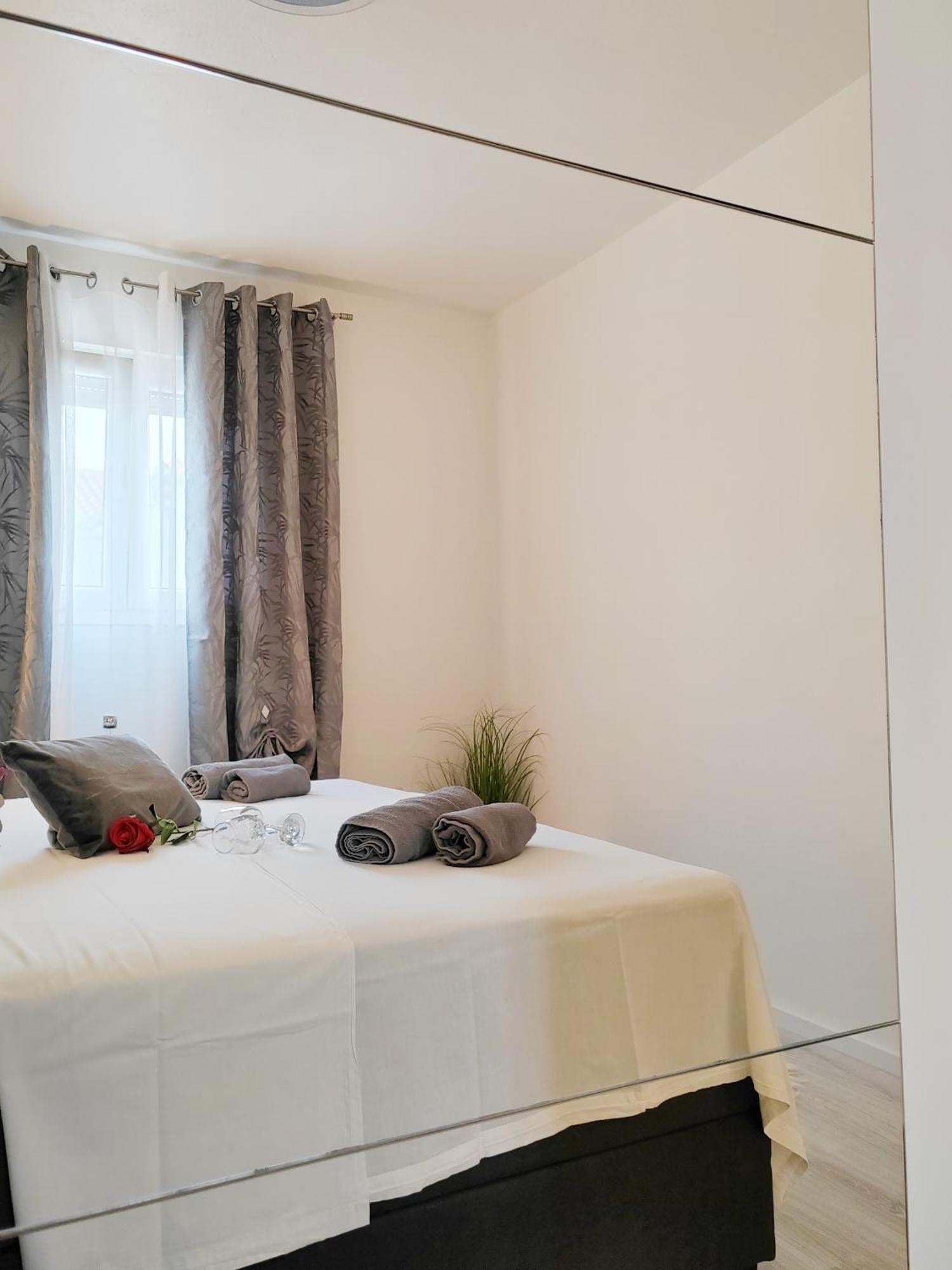 Apartment Toni With Private Parking Zadar Buitenkant foto